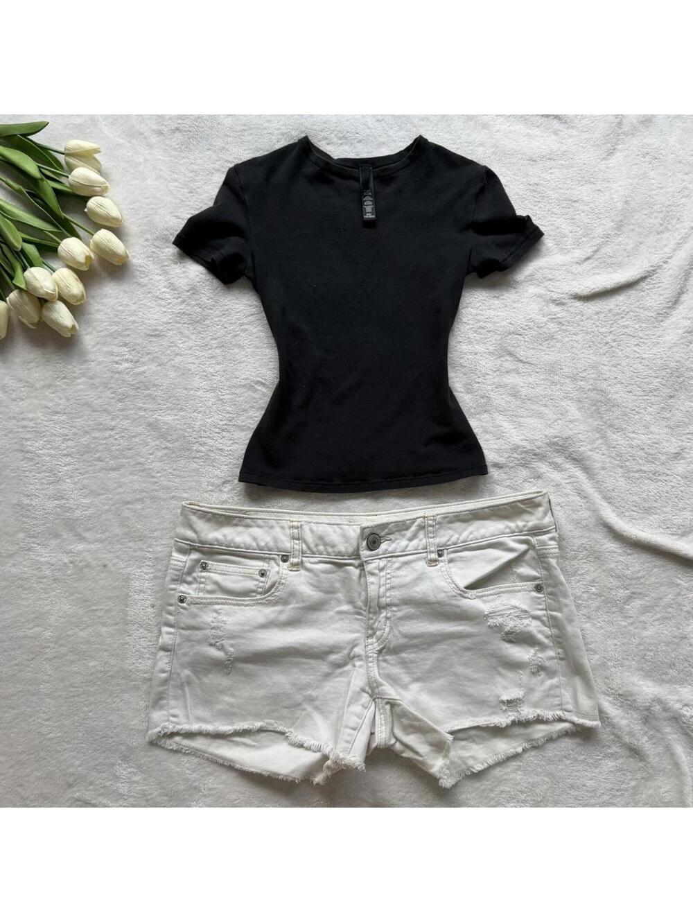 American Eagle low rise USA shorts